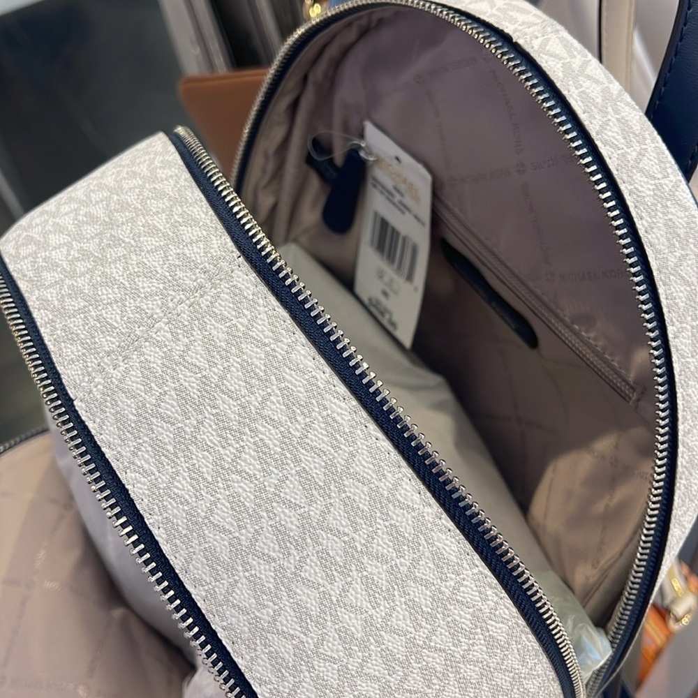 MICHAEL KORS Rhea Med Zip Color-Block Signature Logo Backpack
ADMIRL MULTI
NWT - Picture 12 of 16
